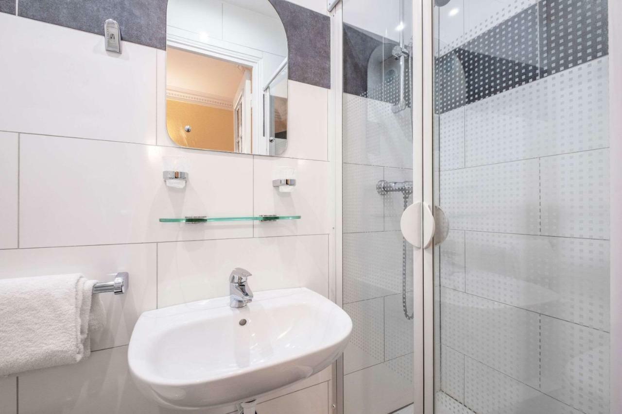 Comfort Hotel Au Firmament Asnières Dış mekan fotoğraf